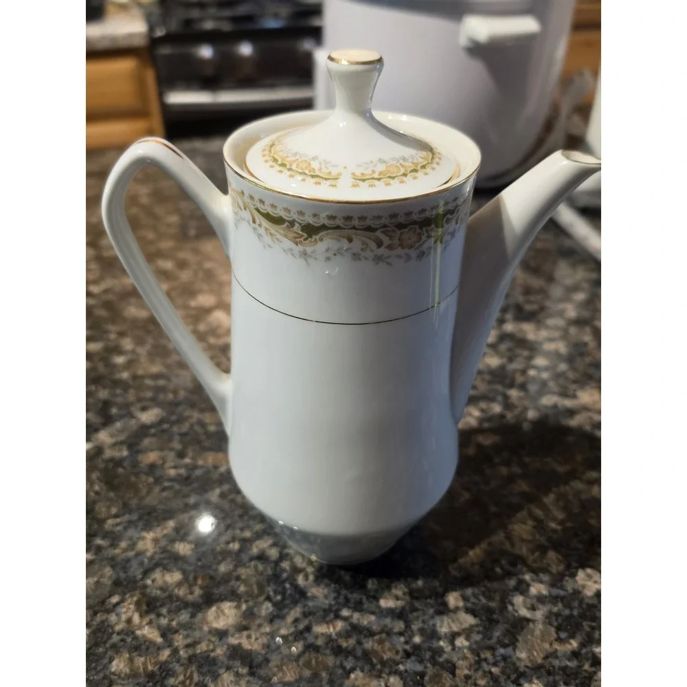 1950s-1970s Signature Queen Anne Tea Coffee Pot